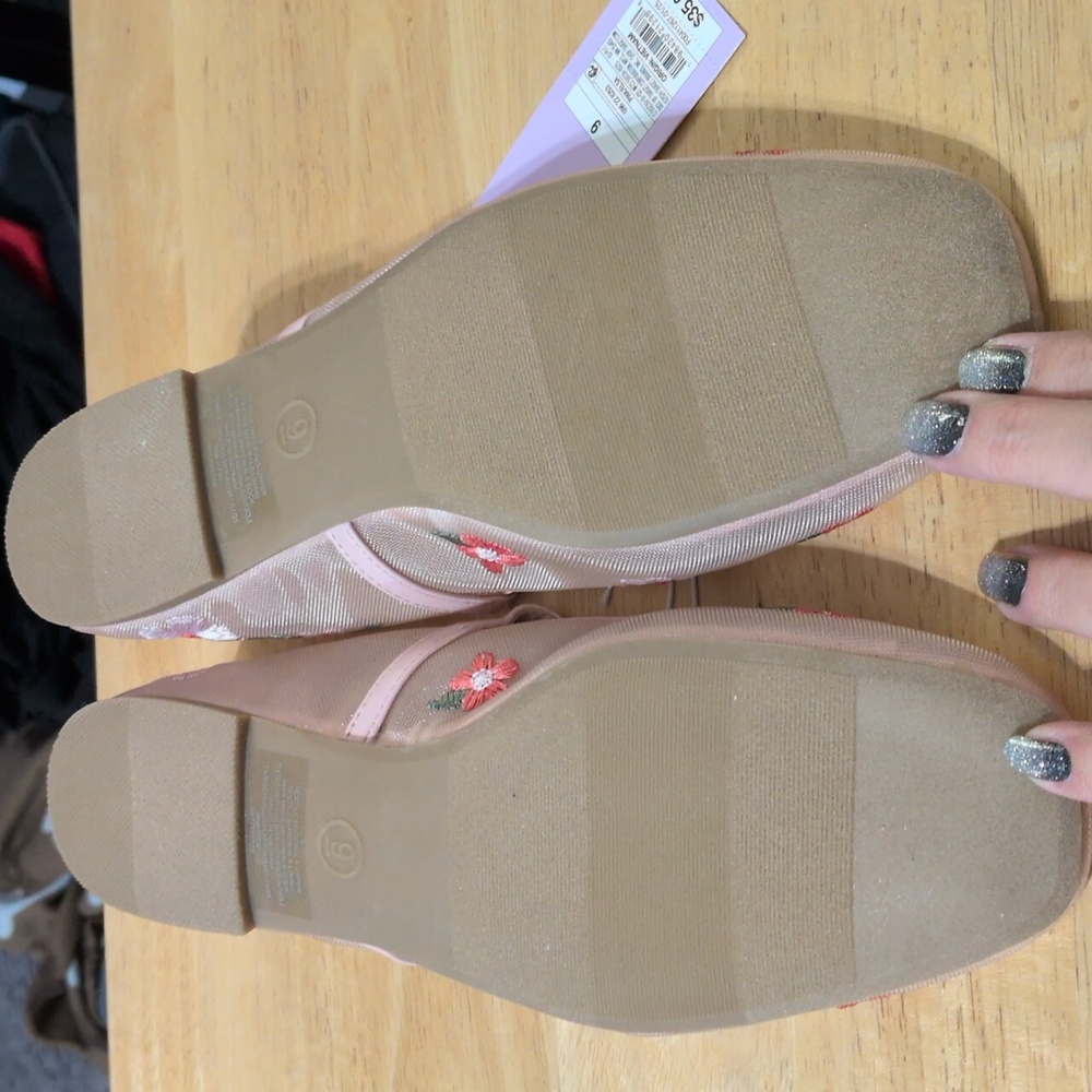 Adorable Pink Flowered Mesh Flats - Picture 4 of 5